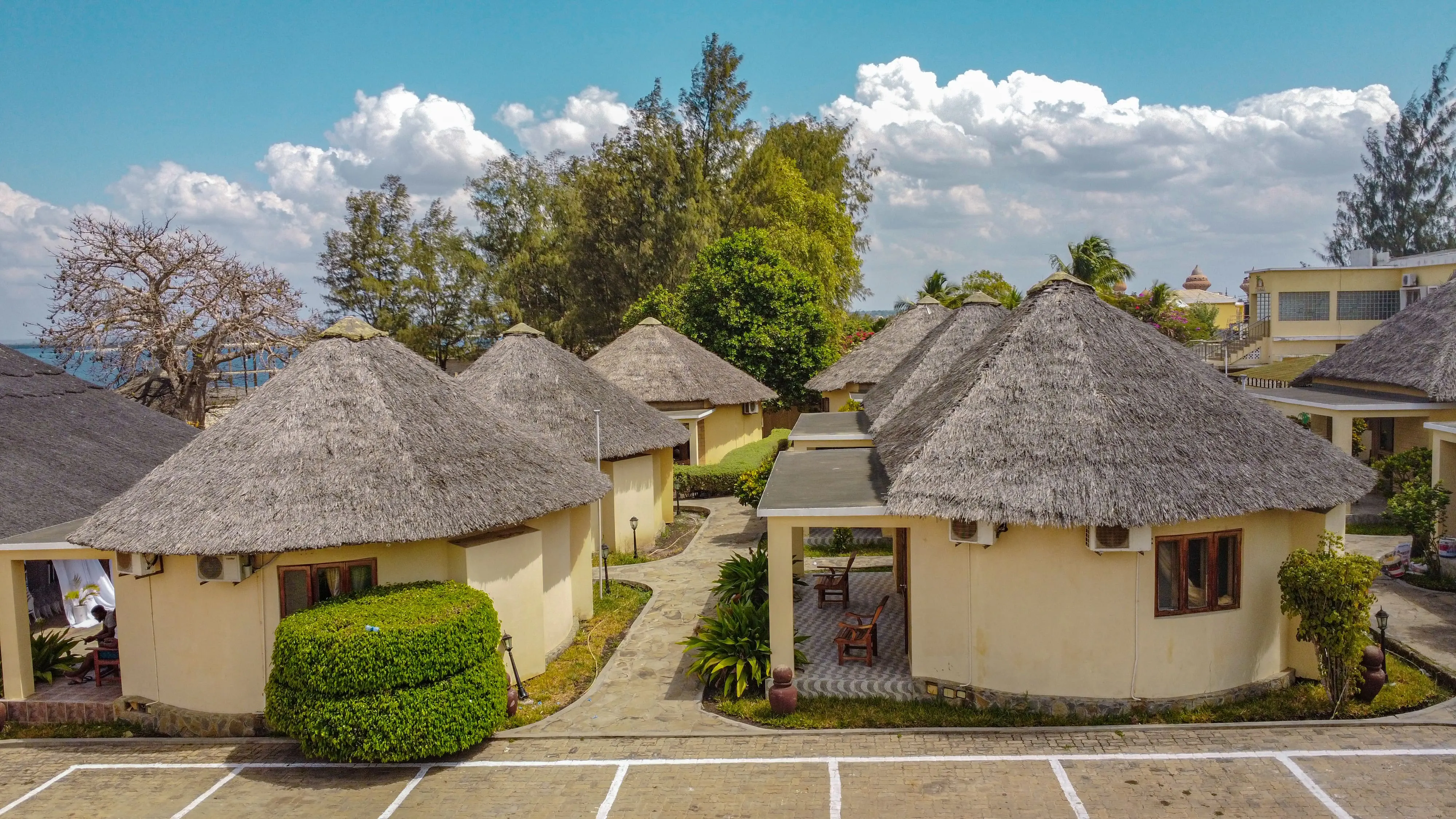 Thamole Lodge